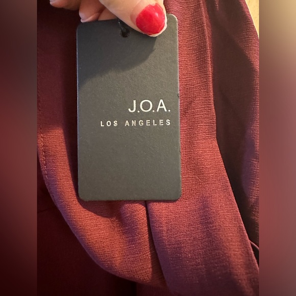 JOA Front Slit Off the Shoulder Maxi Dress In Maroon - Picture 8 of 9